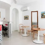 לינה וארוחת בוקר Romano, אנה קאפרי